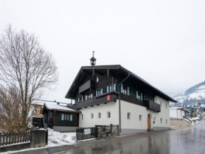 Traditional Holiday Home with Sauna in Niedernsill